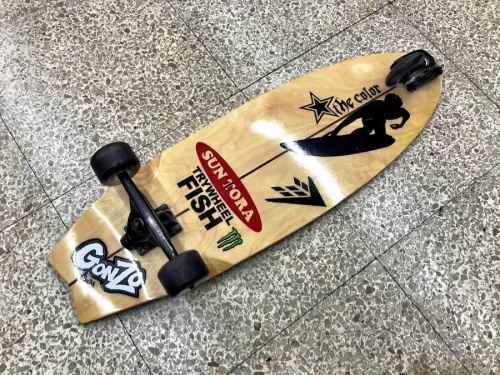 スケートボードのTRYWHEEL FISH
