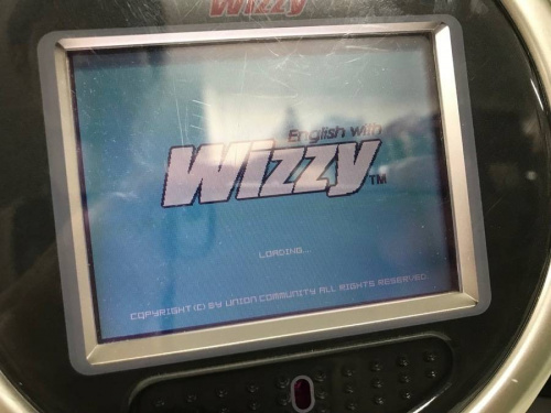 WIZZYの英会話ロボット