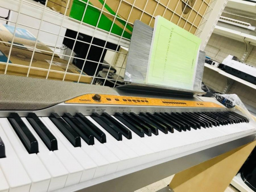 楽器の電子ピアノ