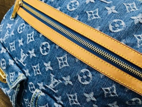 LOUIS VUITTONの2WAYバッグ