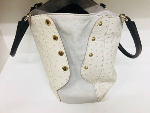 バッグのFURLA