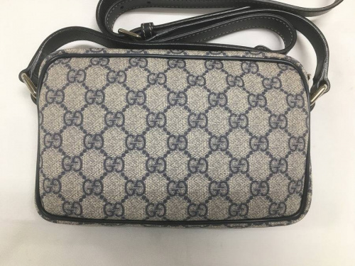 バッグのショルダーバッグ