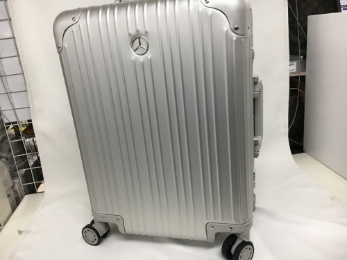 未使用品のスーツケース