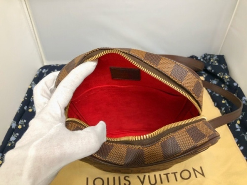 バッグのLOUIS VUITTON