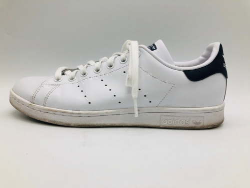 スタンスミスのスニーカー
