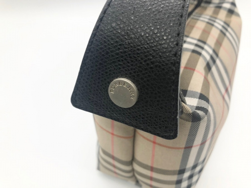 バーバリーのポーチ