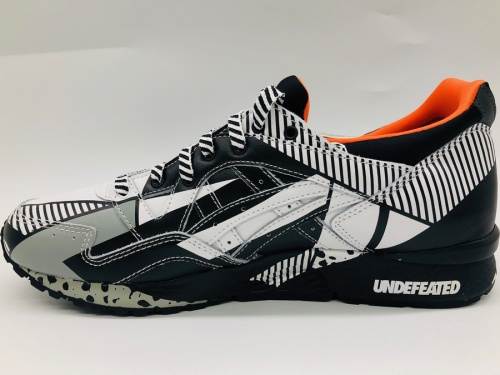 アシックスのジョーダンアンディフィーテッド
