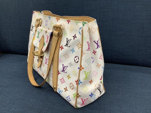 トートバッグのLOUIS VUITTON