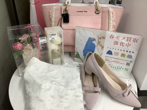 レディースファッションのシャツ