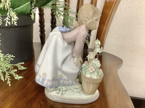 LLADRO(リアドロ）の少女と花