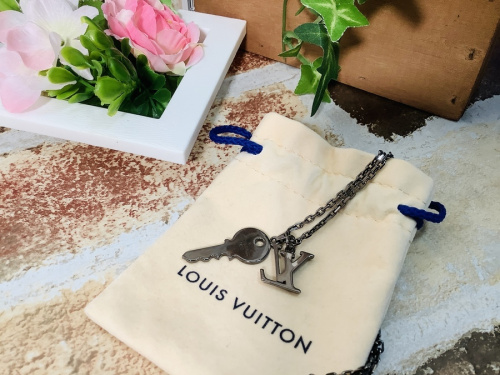 LOUIS VUITTON/ルイヴィトン】イニシャルキーネックレスが入荷致しまし