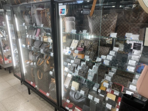 三鷹　世田谷　杉並　CHANEL　の三鷹　世田谷　杉並　LOUIS　VUITTON