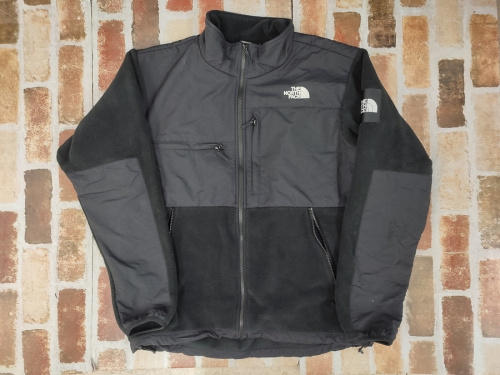 ジャケットのTHE NORTH FACE