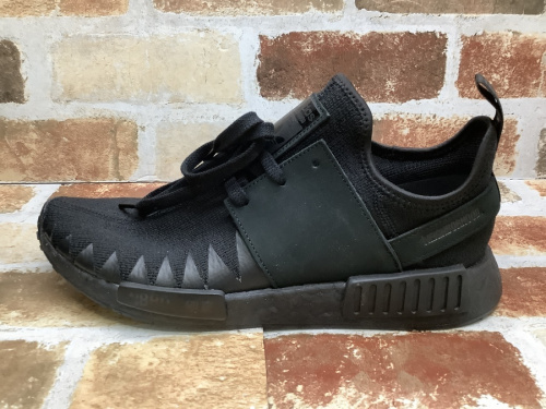 スニーカーのadidas