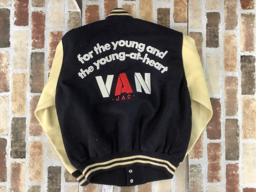 ジャケットのスタジャン