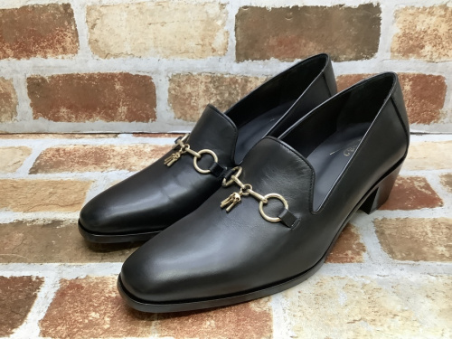 スニーカーのシューズ