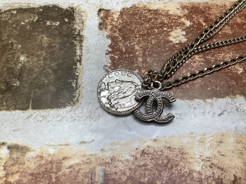 レディースファッションのアクセサリー