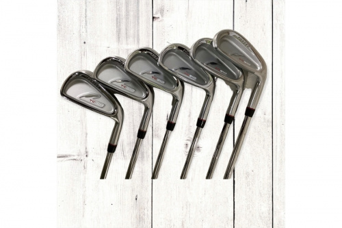 スポーツ用品のゴルフ