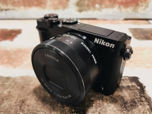 デジタル家電のミラーレスカメラ