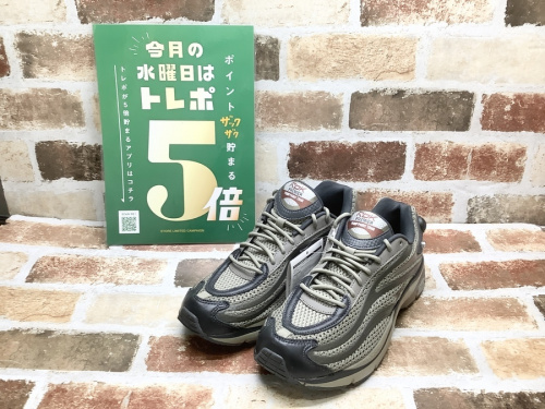 靴のスニーカー