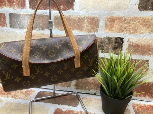 ルイヴィトン のLOUIS VUITTON