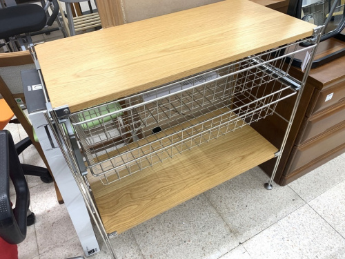 収納家具のステンレスユニットシェルフ