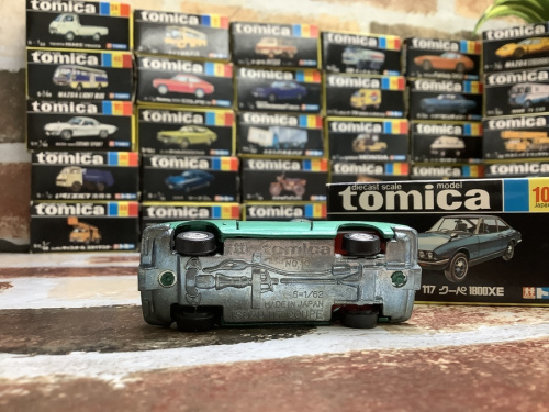 トミカのミニカー