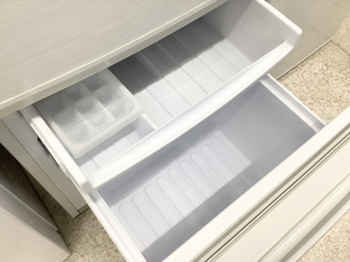 2ドア冷蔵庫のSHARP