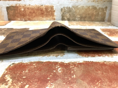 2つ折り財布のLOUIS VUITTON