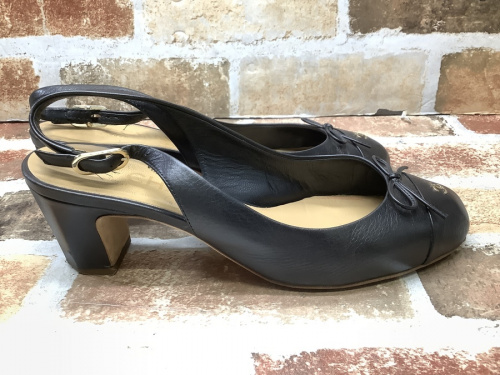 ミュールのCHANEL