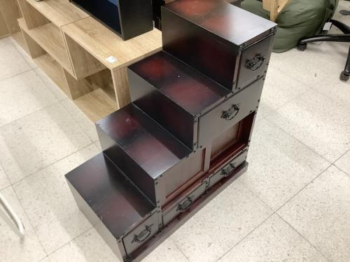 チェストの階段箪笥