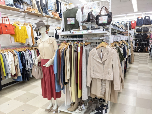 千葉 中古 洋服 買取のマウンテンパーカー ダウンコート ニット ベスト