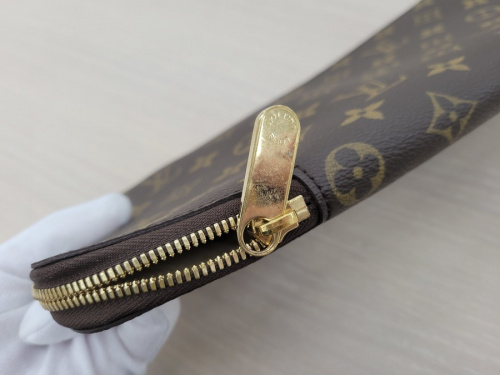 ネクタイケースのLouisVuitton