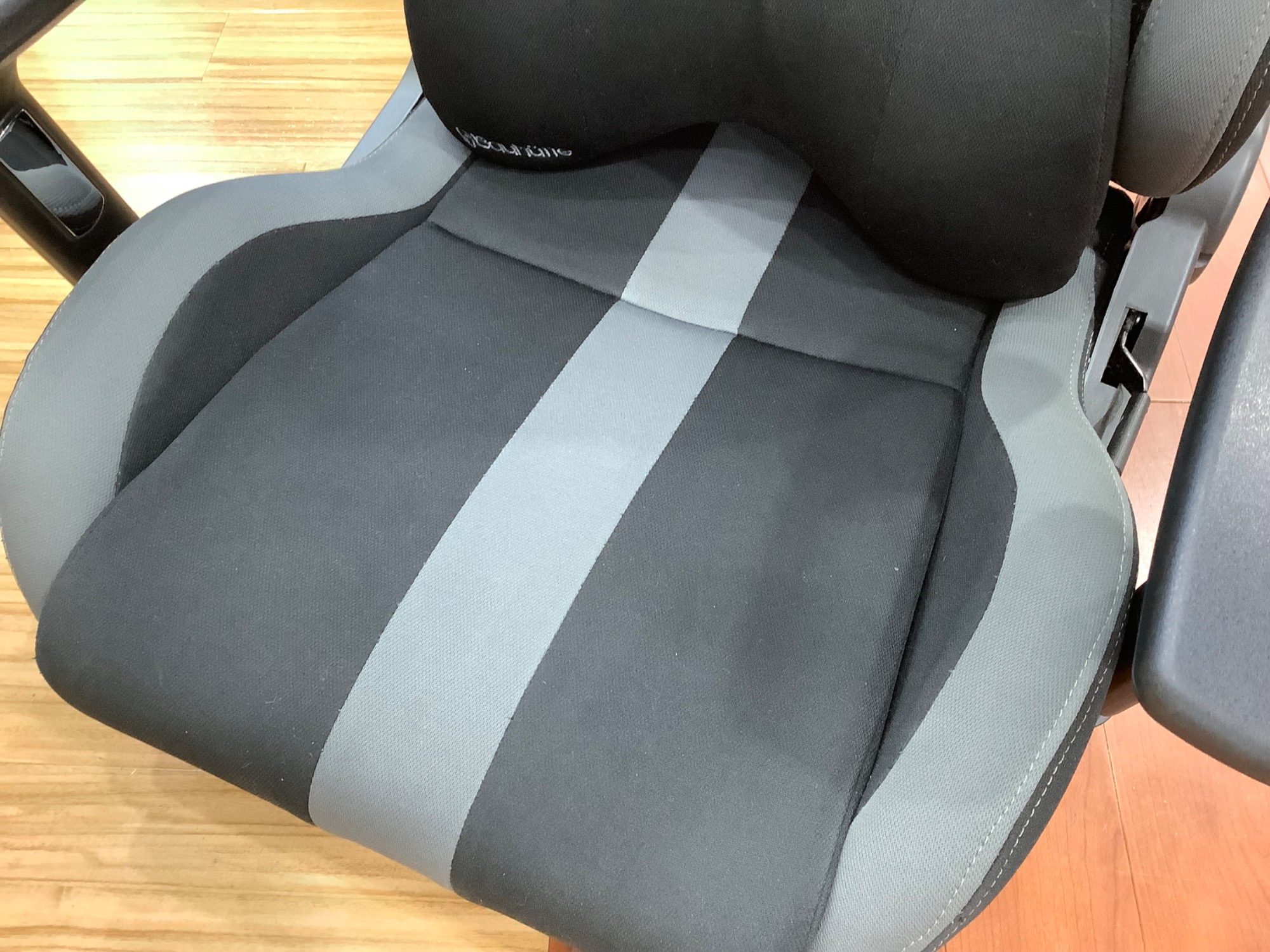 Bauhutte(バウヒュッテ)のゲーミング座椅子を買取入荷です！｜2023年08 