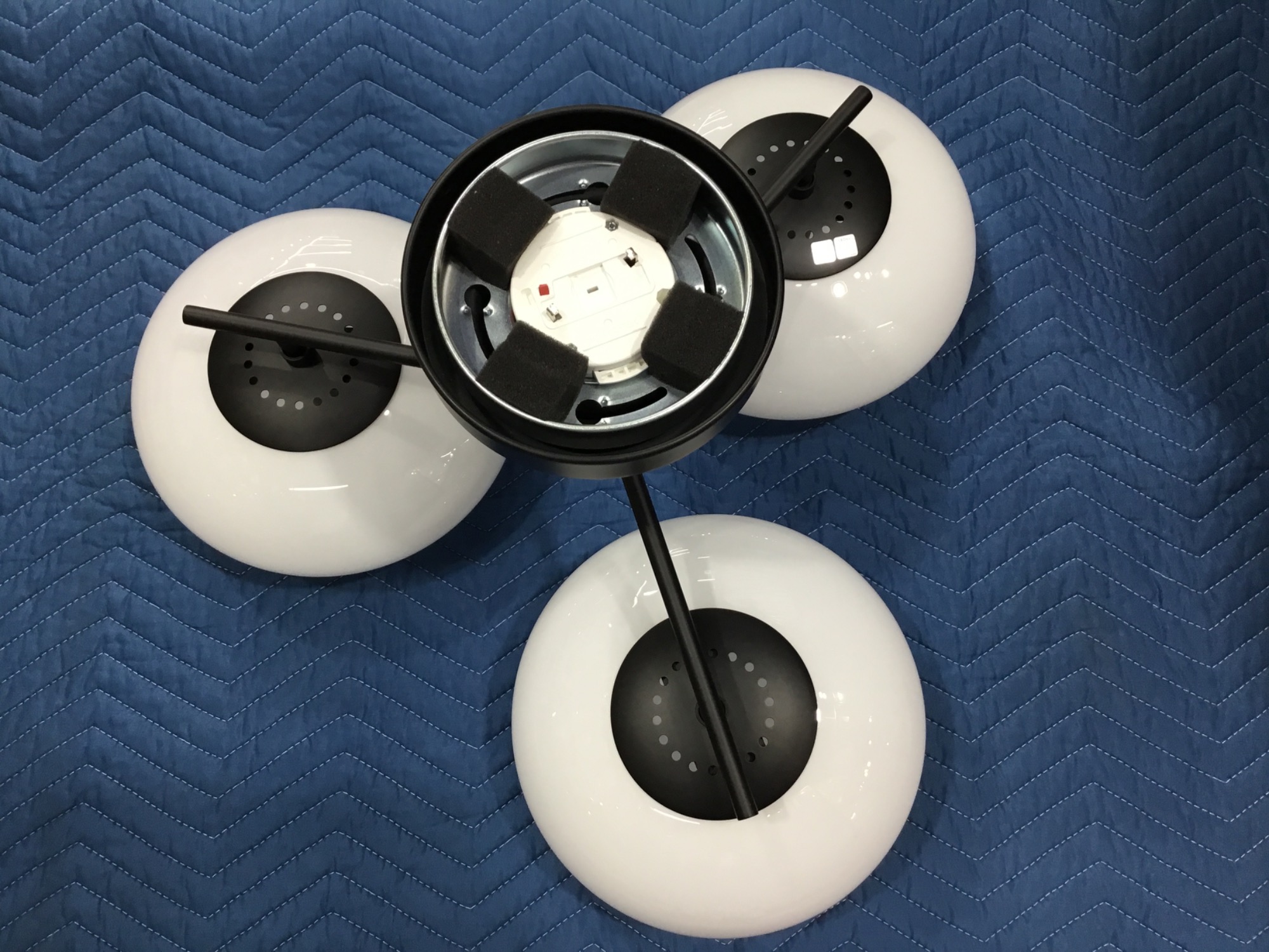 株式会社インターフォルムのLEDシーリングライトを買取入荷しました 株式会社インターフォルムのLEDシーリングライトを買取入荷しました