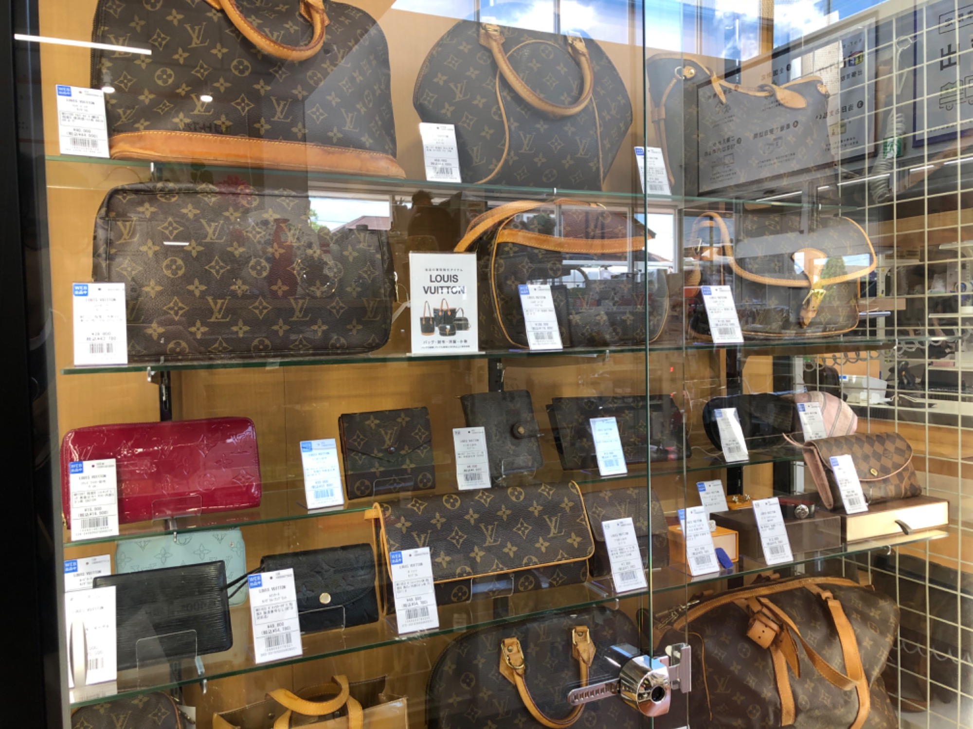 LOUIS VUITTON (ルイ ヴィトン) の モノグラム ボストンバッグ が入荷