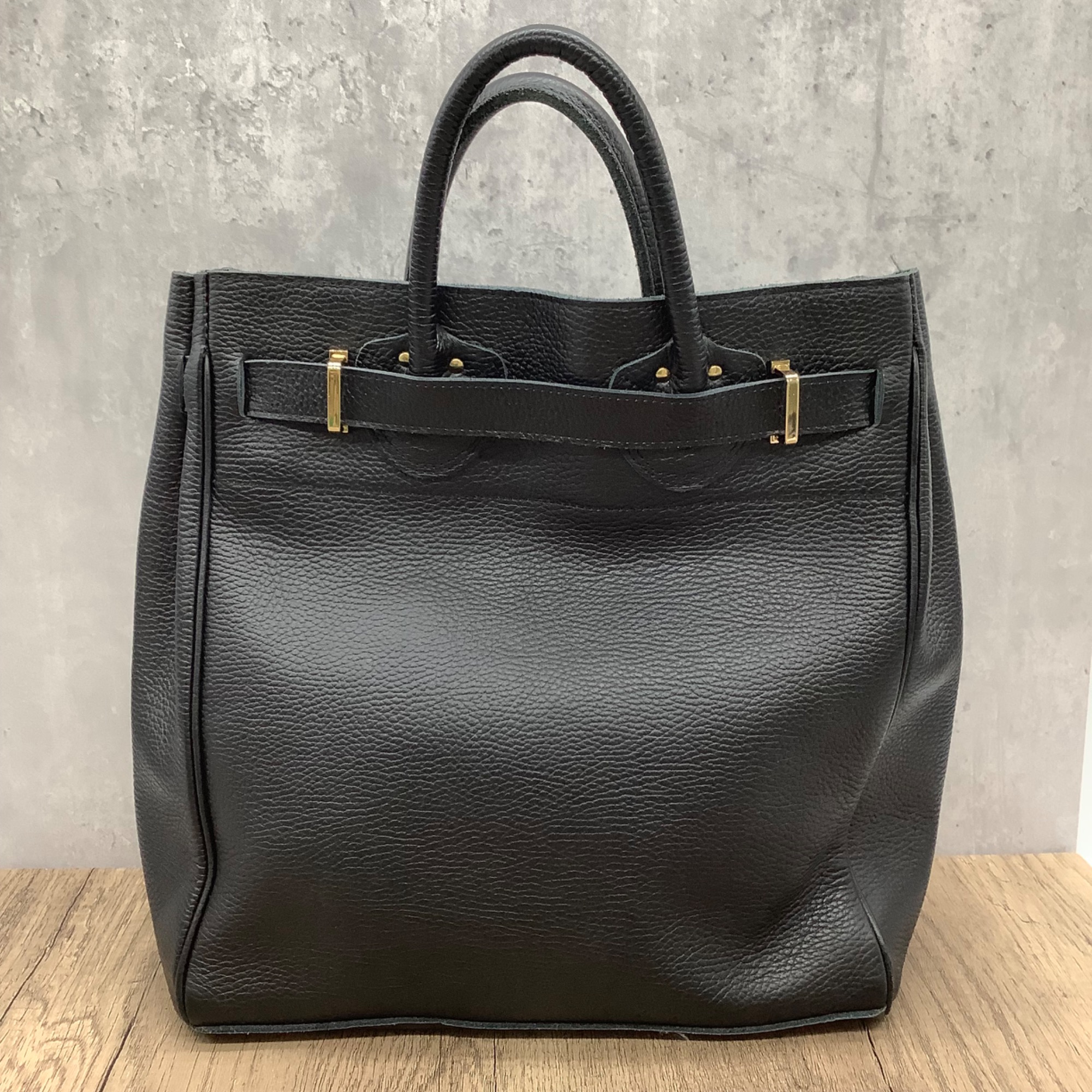 再再再再値下げ★FRAMeWORK別注 YOUNG&OLSENトートバッグ FRAMeWORK（フレームワーク）の「YOUNG&OLSEN別注エンボスレザートート