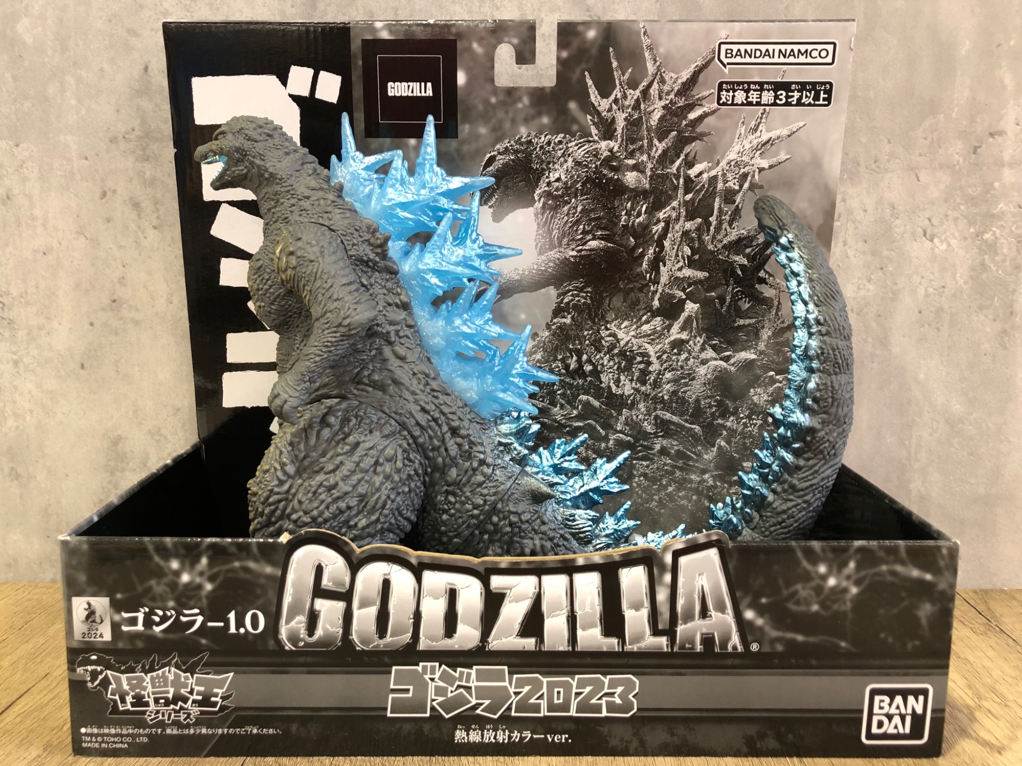 ゴジラ襲来！BANDAI ゴジラ2023 熱線放射カラーver ソフビが入荷