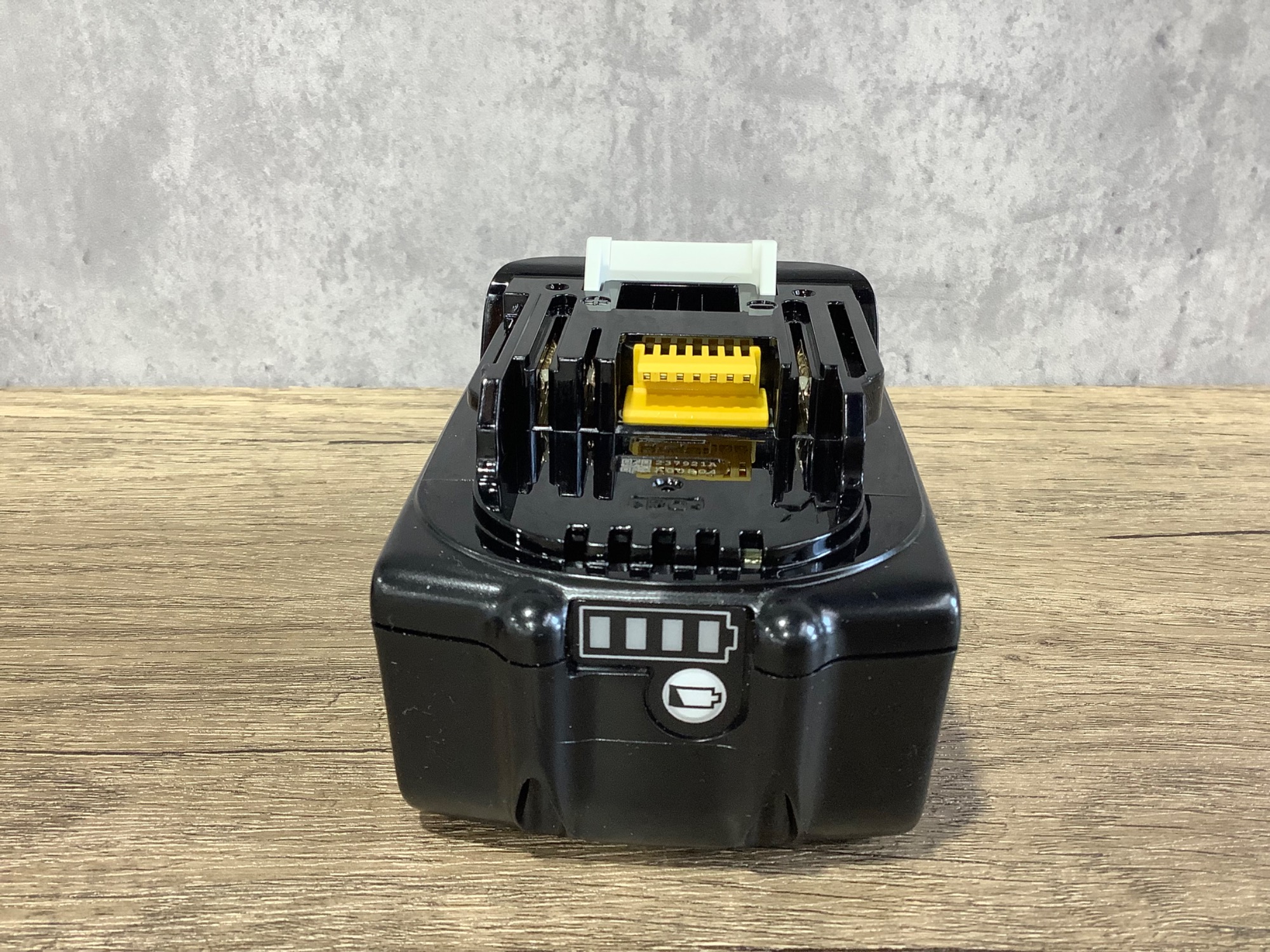 マキタ(makita) BL1850 リチウムイオンバッテリー 充電回数１０回【船橋馬込店】【店頭取引限定】【中古】管理番号：ITWXZDPEVD40 マキタ（makita） BL1850B バッテリー 2個セット 18V 純正 5.0Ah