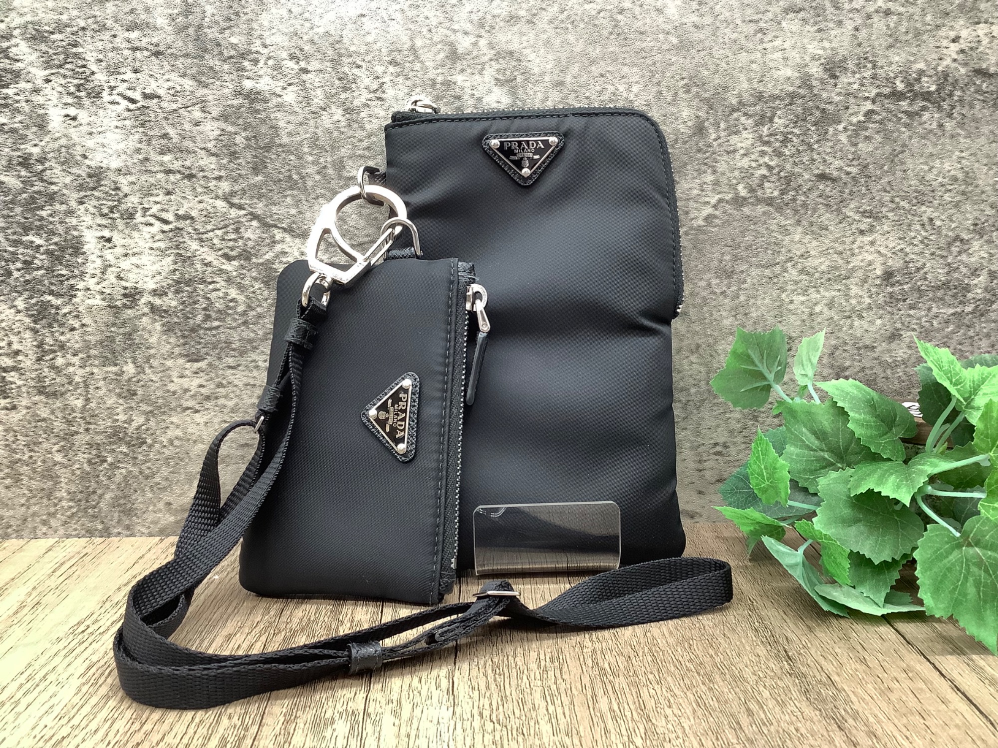 【PRADA】国内発送 ショルダーバッグ ポーチ フォンケース PRADA ショルダーポーチ&スマートフォンケース が入荷しました