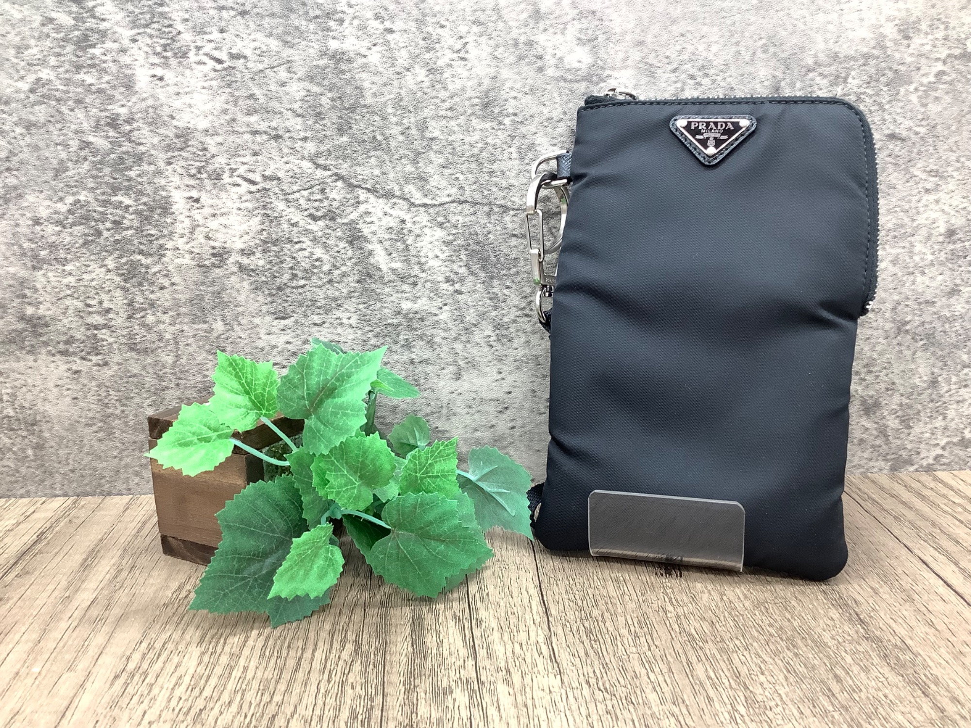 PRADA - PRADA スマートフォンショルダー　ポーチ付き PRADA スマートフォンショルダー ポーチ付き