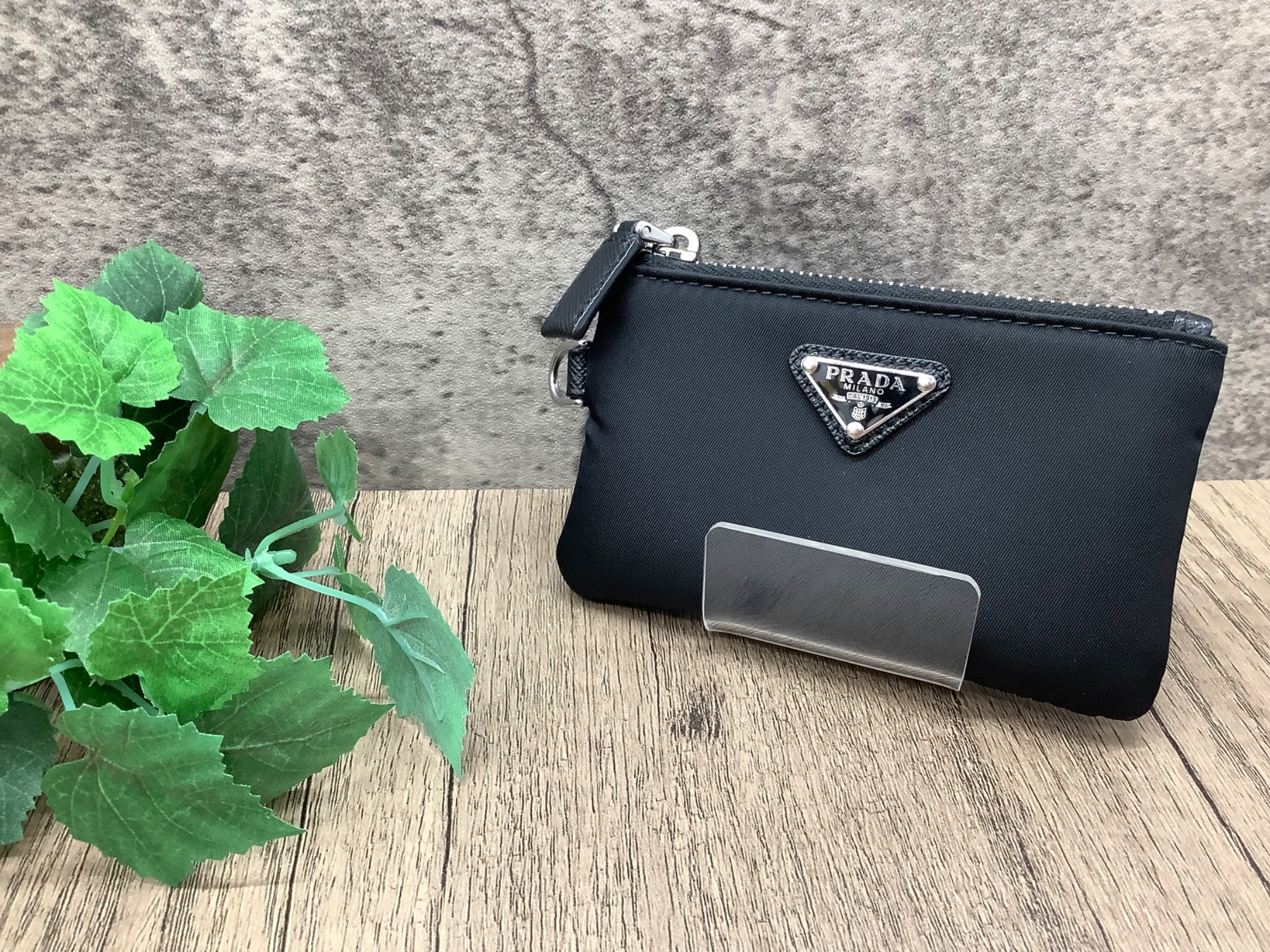PRADA - PRADA スマートフォンショルダー　ポーチ付き PRADA ショルダーポーチ&スマートフォンケース が入荷しました