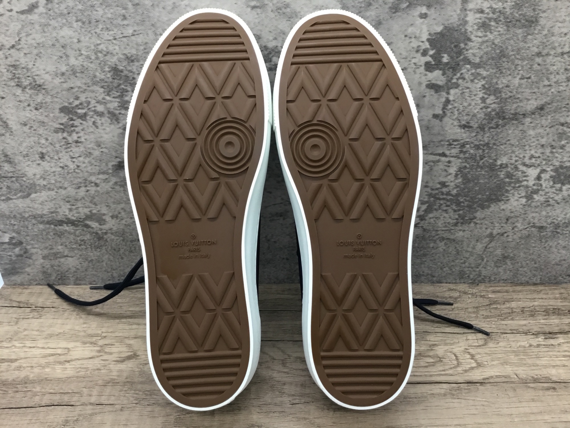 Louis Vuitton ローカットスニーカー 入荷しました！！【つくば