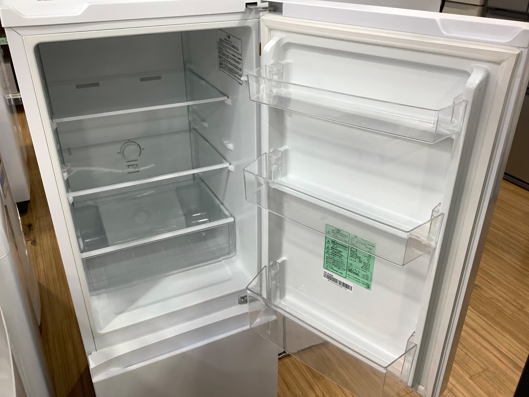 Hisense製の162L冷蔵庫 162L 2ドア冷蔵庫（ファン式）ミラーブラック【右開き