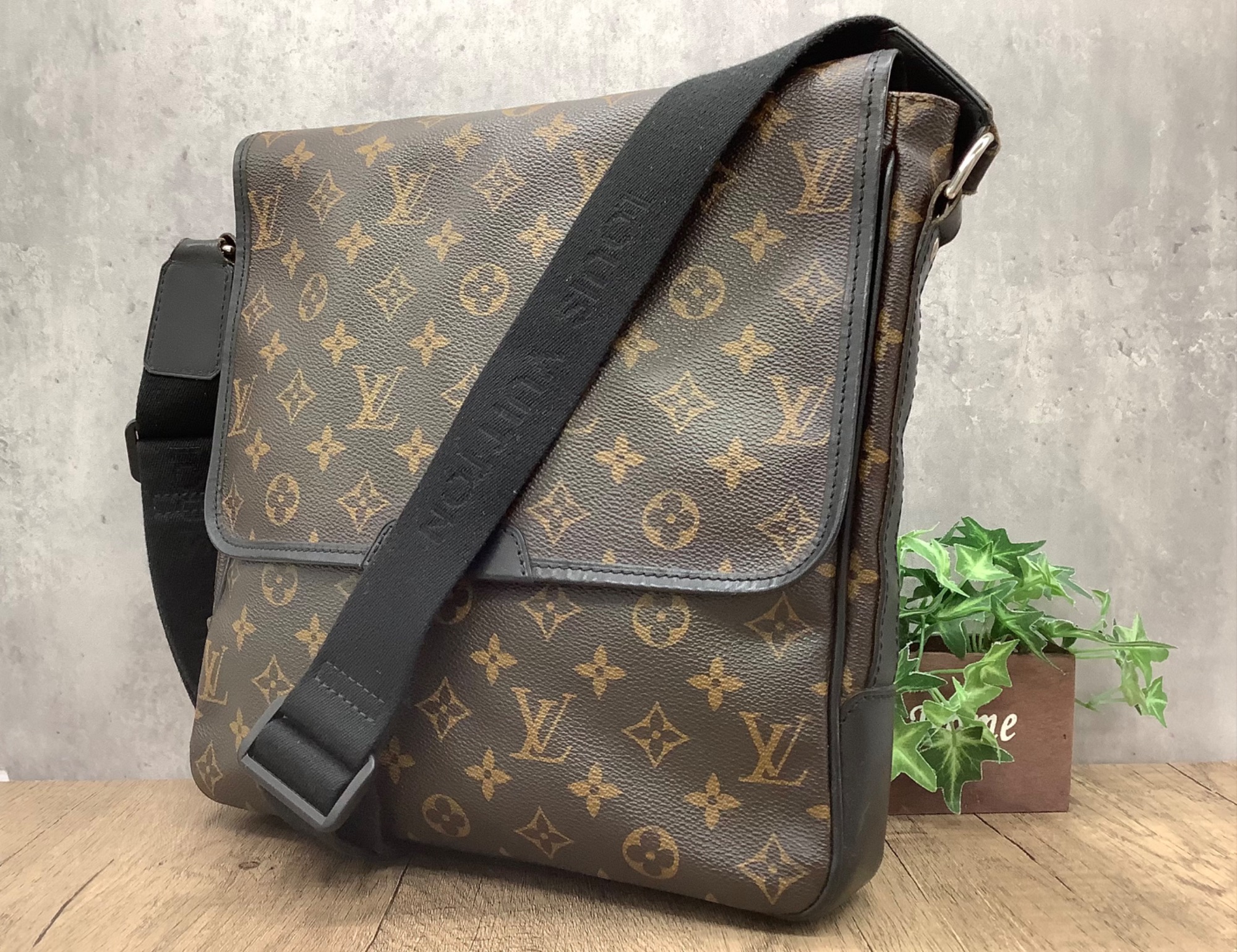 VIP限定 グレー モノグラム ショルダーバッグ LOUIS VUITTON ( ルイヴィトン ) モノグラム ショルダーバッグを入荷