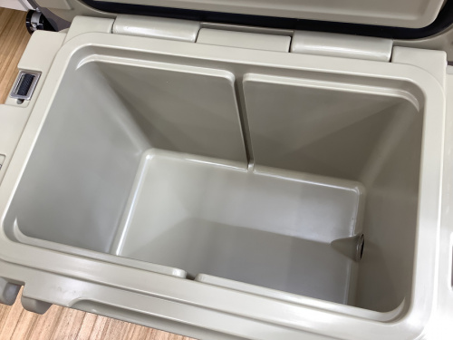 キャンプ用品のクーラーボックス