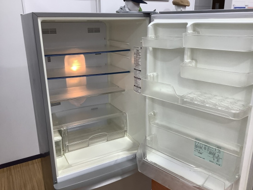 冷蔵庫の3ドア冷蔵庫
