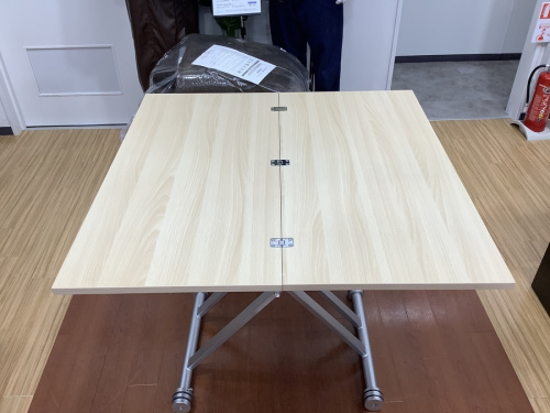 テーブルの昇降式テーブル