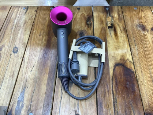 dyson(ダイソン)のヘアーアイロンを紹介します！トレジャーファクトリーつくば店 動作確認済み】ダメージレスが叶う！高性能ヘアアイロン dyson