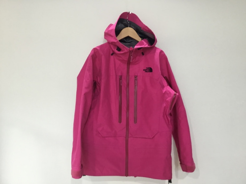 トップスのマウンテンジャケット